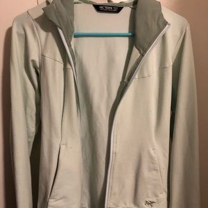 Arc’teryx jacket women’s size small